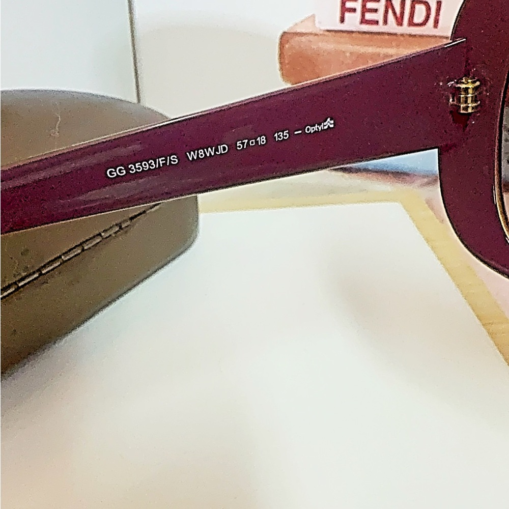 Gucci Tortoiseshell Sunglasses + case - image 6